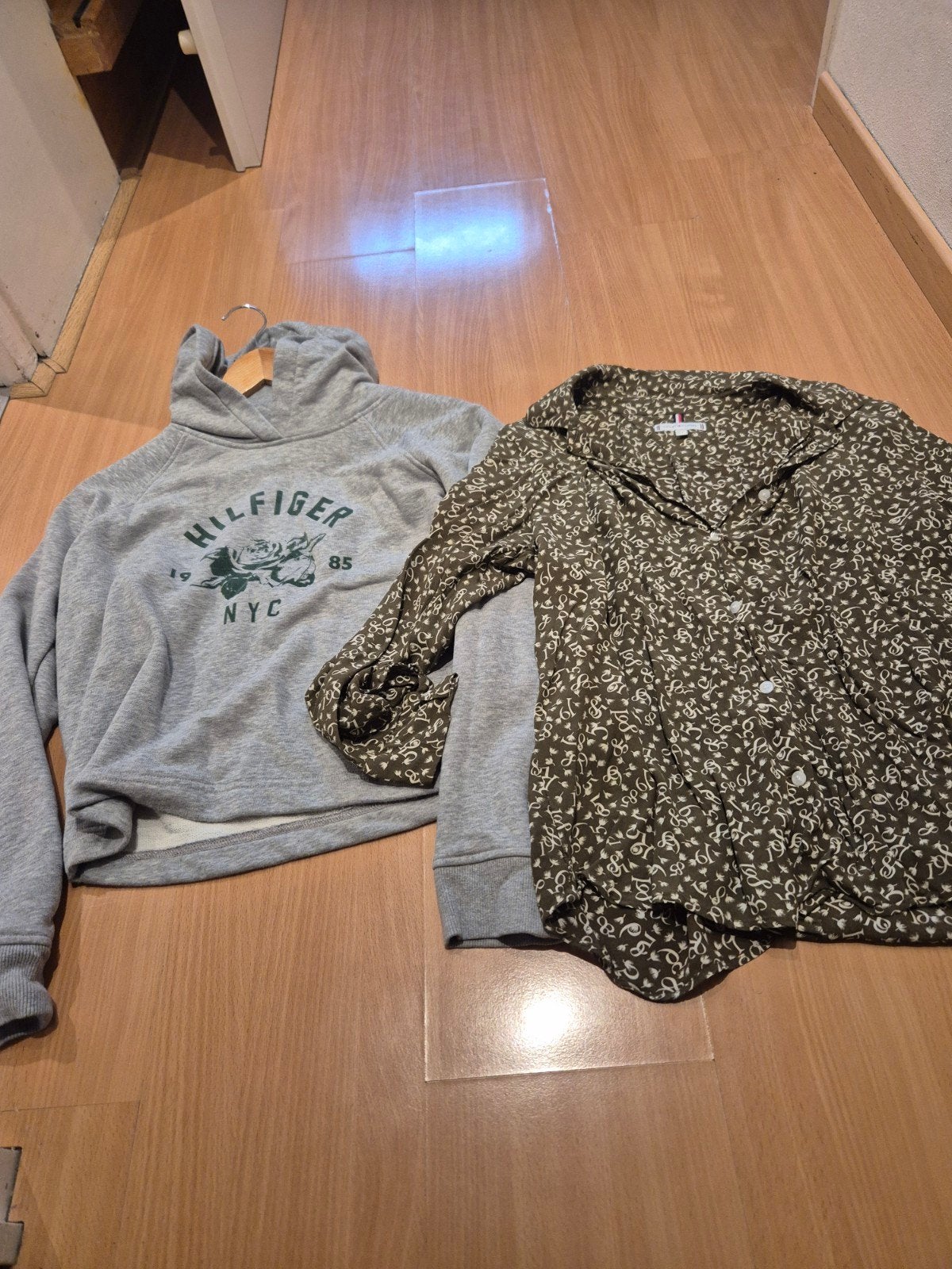 Tommy Hilfiger Duopakket: Hoodie & Blouse, Kleding | Dames, Ophalen of Verzenden, Zo goed als nieuw, Lange mouw, Maat 36 (S)