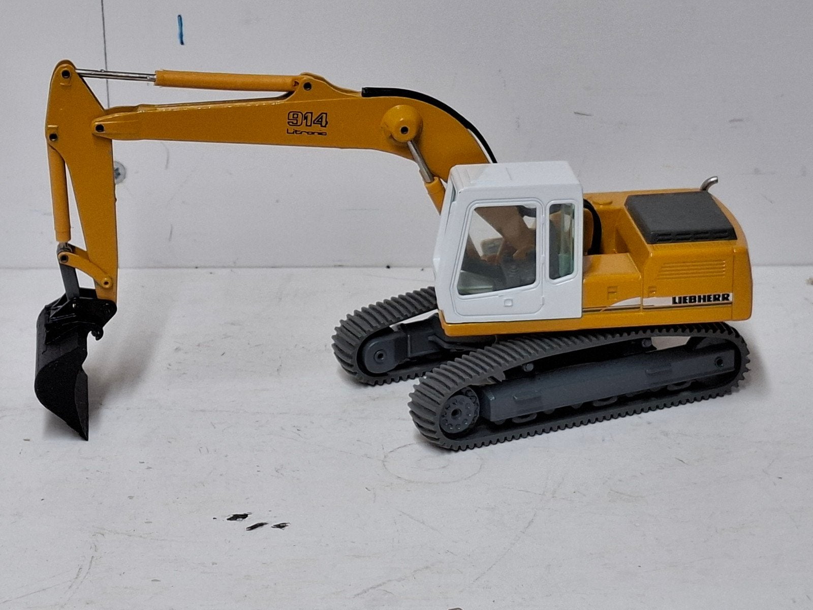 Liebherr 914 met cw snelwissel, brede bak schaal 1:50 conrad, Ophalen of Verzenden, Hijskraan, Tractor of Landbouw, Conrad