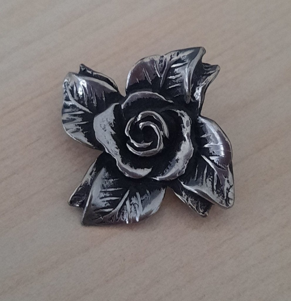 Vintage ROZENBROCHE van TIN 4,0 x 4,0 cm en 16 gram, Sieraden, Tassen en Uiterlijk, Overige materialen, 4 tot 7 cm, Ophalen of Verzenden