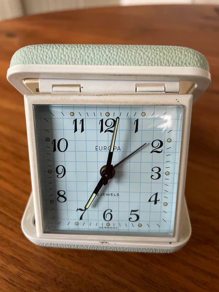 Vintage Europa Reiswekker, Antiek en Kunst, Antiek | Klokken, Ophalen