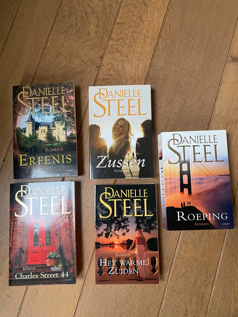 Danielle steel, Ophalen of Verzenden, Zo goed als nieuw