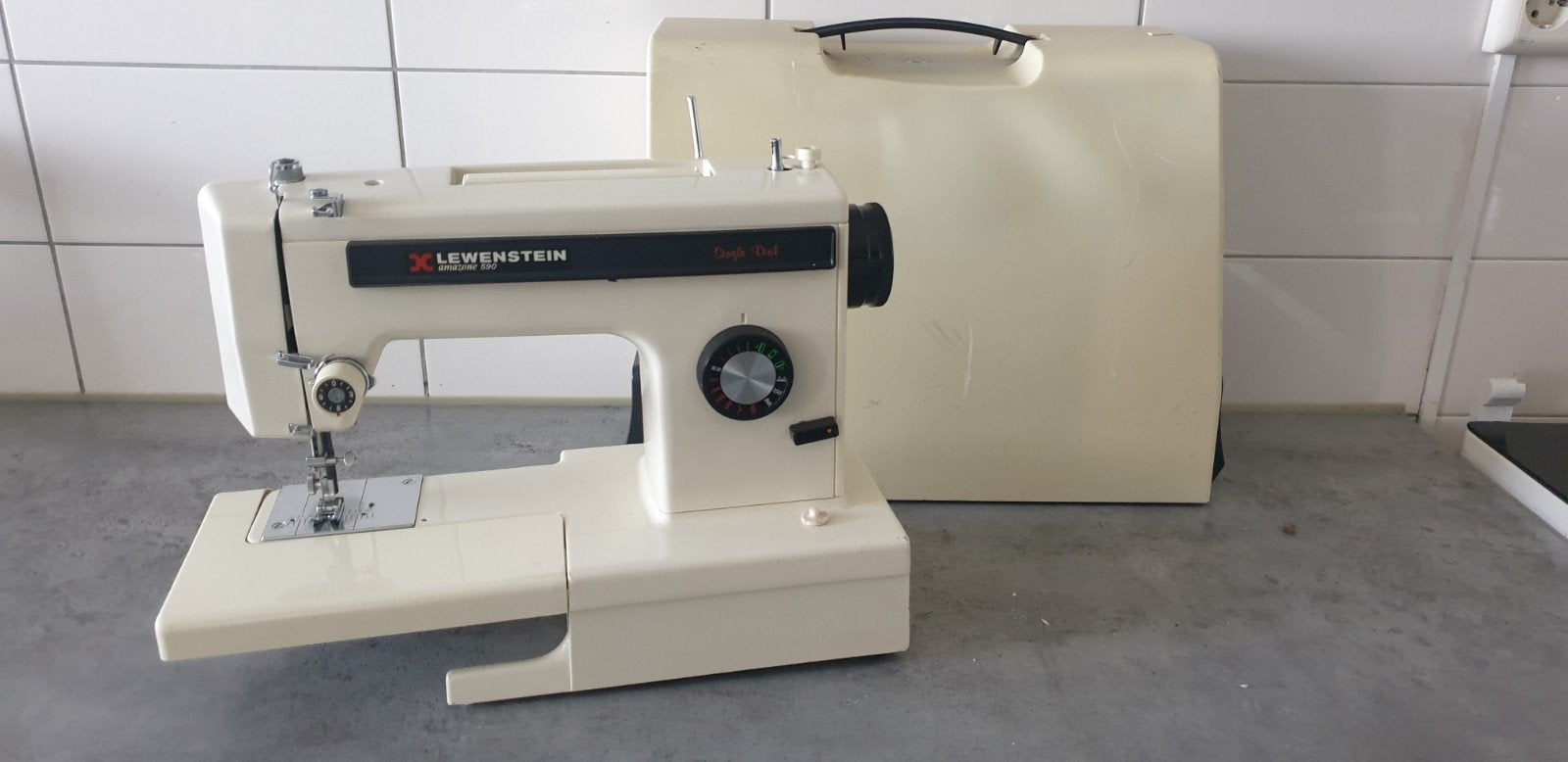 Lewenstein Amazone 590 Naaimachine met koffer, Lewenstein, Gebruikt, Ophalen of Verzenden, Naaimachine