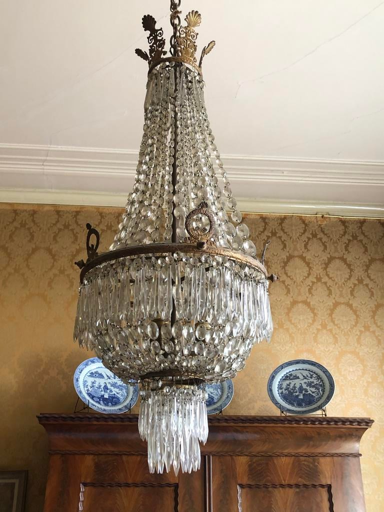 grote antieke kristallen zak-kroonluchter brons vuurverguld, Huis en Inrichting, Lampen | Kroonluchters, Ophalen, Gebruikt, Glas