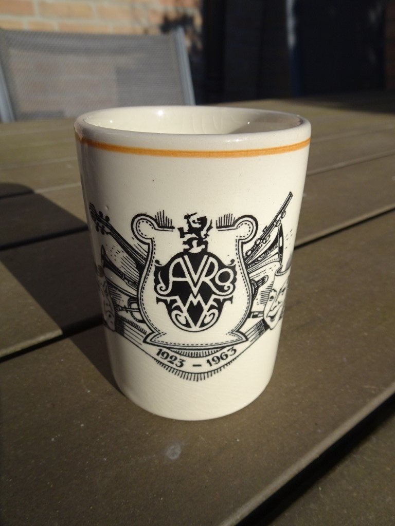 Bekertje met AVRO Logo, Verzamelen, Ophalen of Verzenden, Nieuw, Tv, Gebruiksvoorwerp