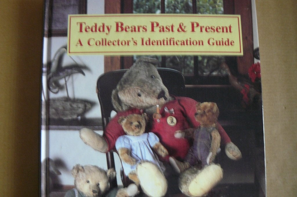 TEDDYBEER / TEDDY BEARS / Past & Present / Collector's Guide, Ophalen of Verzenden, Zo goed als nieuw, Beeldje, Cherished Teddies