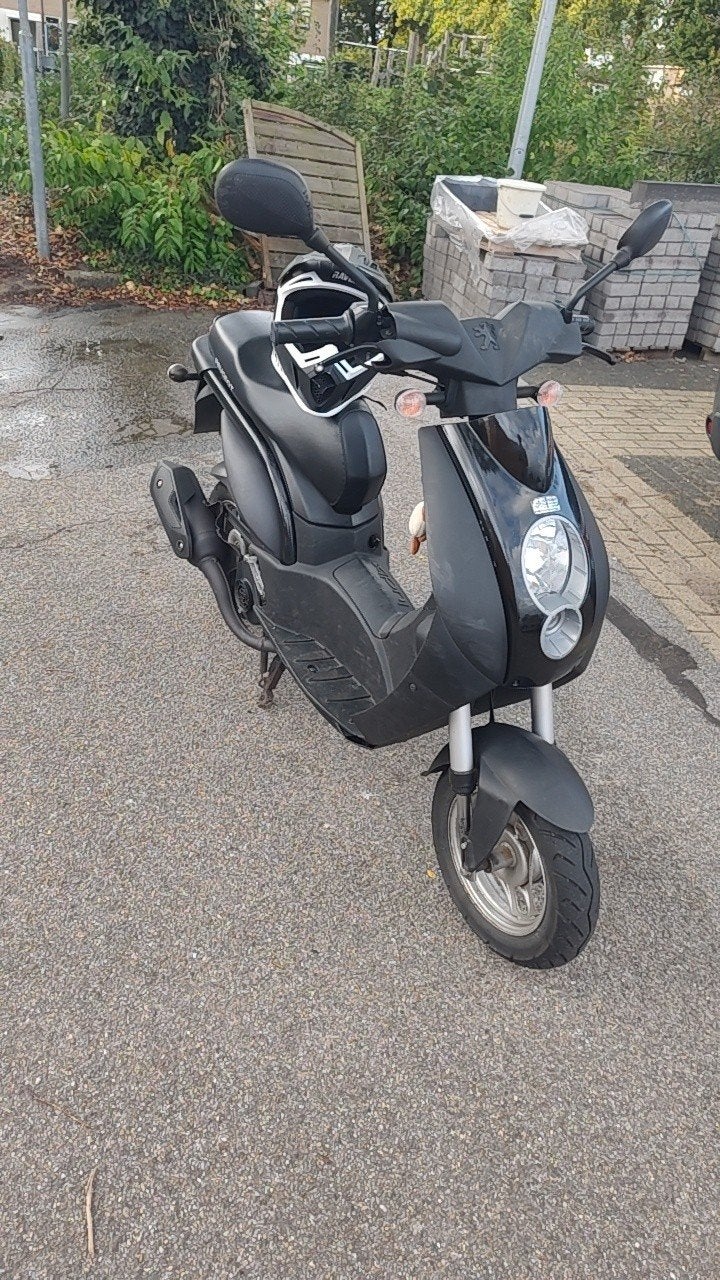 Peugeot Ludix 2007 Scooter - Zwart, + helm, Fietsen en Brommers, Ophalen, Gebruikt, Maximaal 45 km/u, Benzine