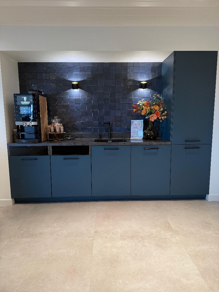 Showroomkeuken moet weg, Huis en Inrichting, Keuken | Complete keukens, Overige kleuren, Overige typen, Graniet of Steen, Ophalen of Verzenden