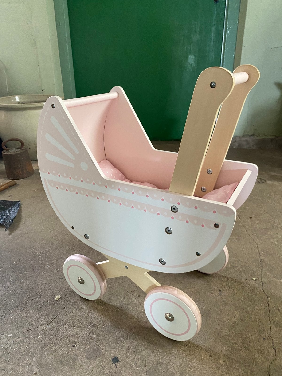 Roze houten poppenwagen, Ophalen, Zo goed als nieuw
