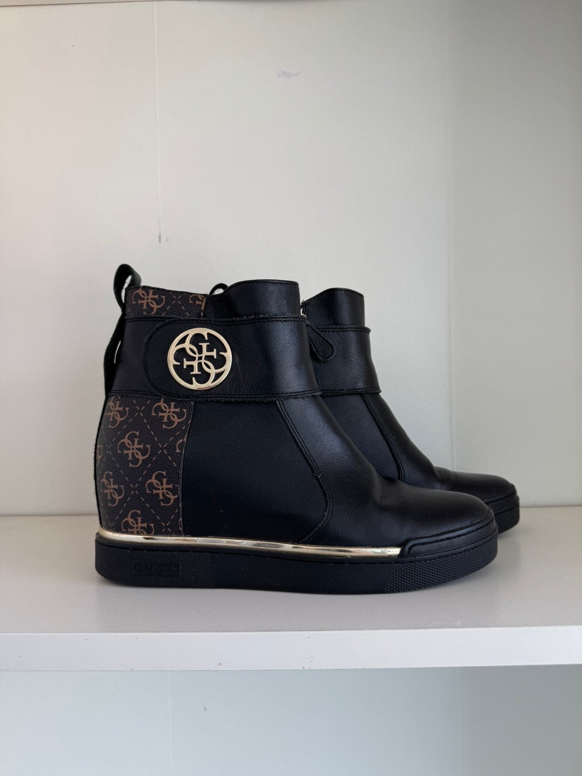Guess sleehakken boots maat 39, Kleding | Dames, Ophalen of Verzenden, Zo goed als nieuw, Zwart