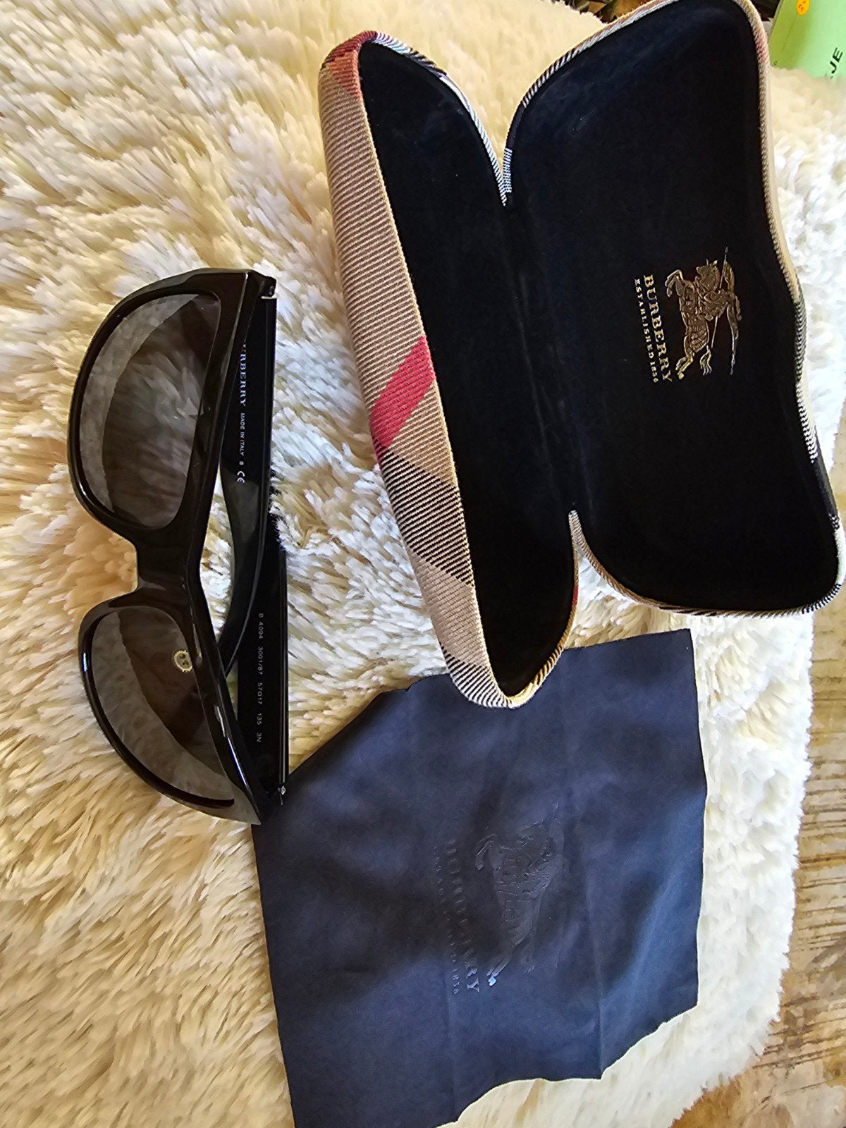 burberry zonnebril, Sieraden, Tassen en Uiterlijk, Zonnebrillen en Brillen | Dames, Ophalen of Verzenden, Zo goed als nieuw, Overige merken