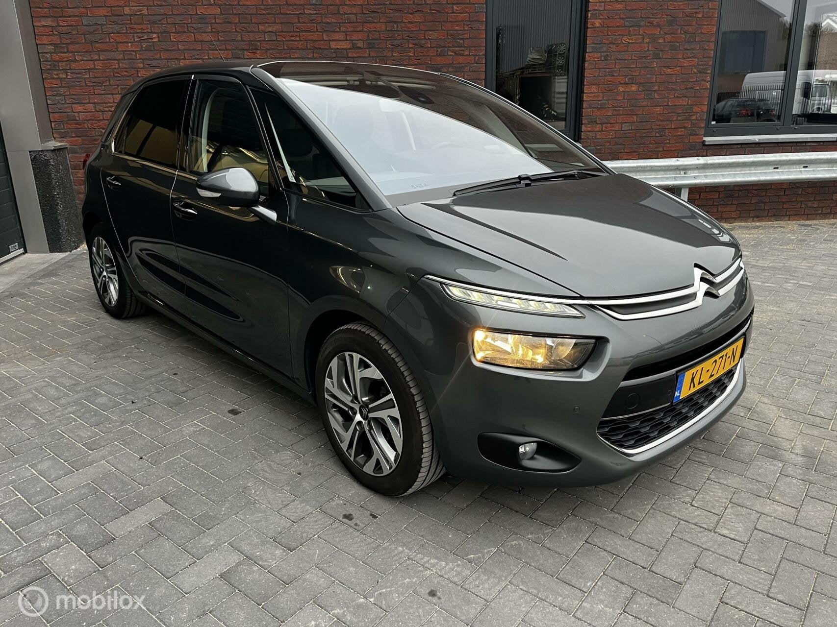 Citroen C4 Picasso 1.2 PureTech Shine / SCHADE, Auto's, Voorwielaandrijving, Stof, Gebruikt, Euro 6