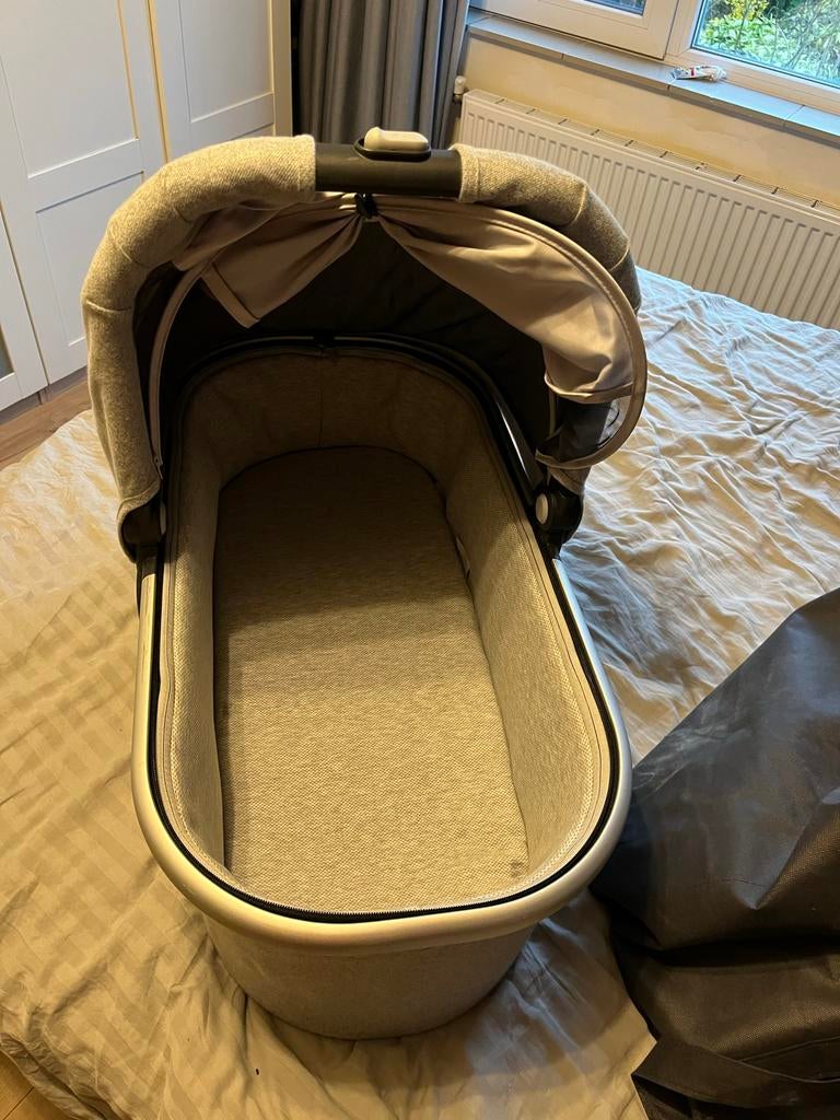Uppa baby Vista V2 reiswieg licht grijs, Kinderen en Baby's, Kinderwagens en Combinaties, Ophalen of Verzenden, Zo goed als nieuw