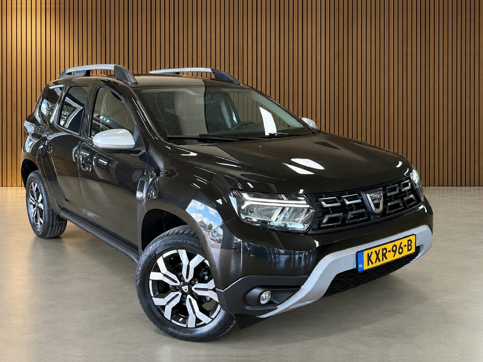 Dacia Duster 1.3 TCe Extreme | Stoelverwarming | Automaat |, Auto's, Gebruikt, 4 cilinders, Zwart, 1242 kg