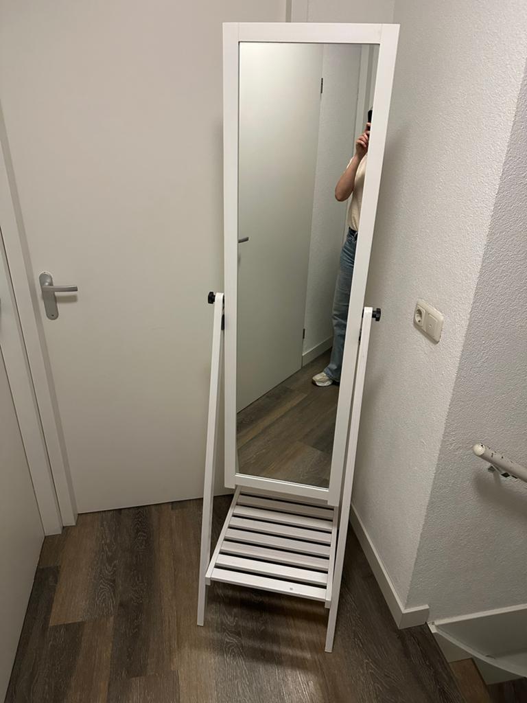 IKEA ISFJORDEN Passpiegel met standaard en plank, Huis en Inrichting, Woonaccessoires | Spiegels, Ophalen, Minder dan 50 cm, Zo goed als nieuw