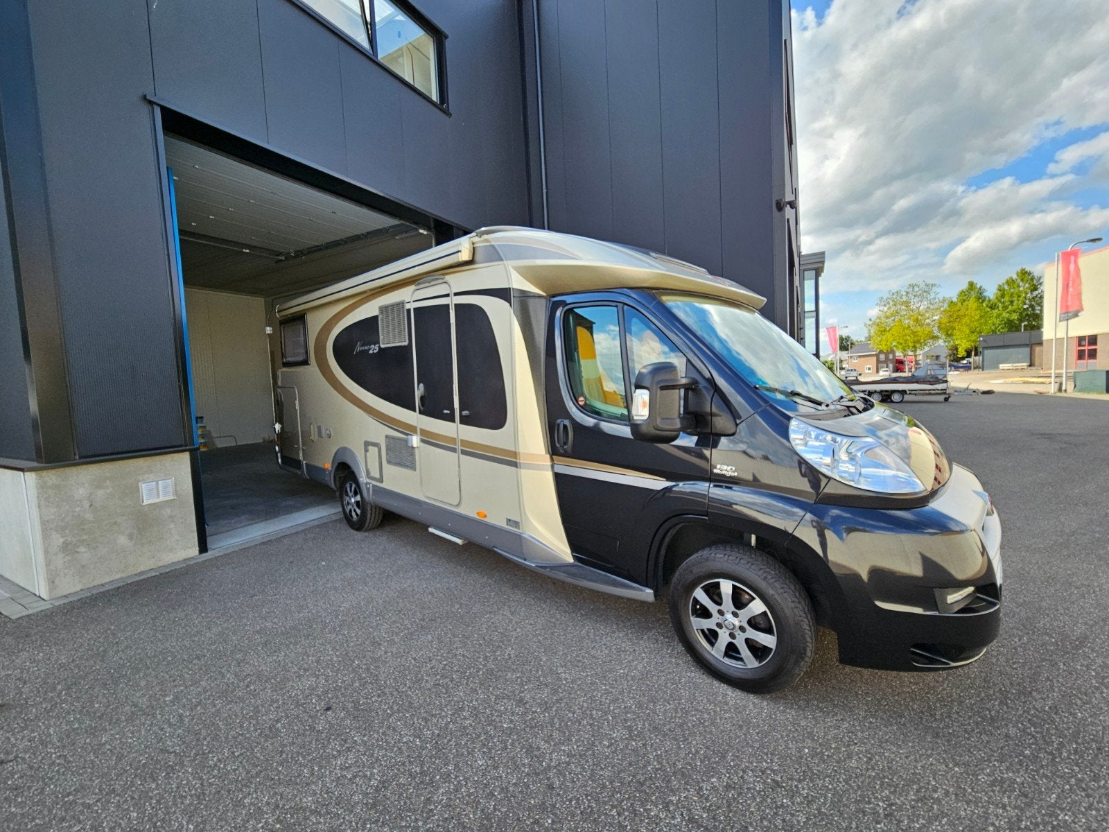 Nette Bürstner Nexxo 728G met lengtebedden  Van 2012, Caravans en Kamperen, Campers, Omvormer, Particulier, Bürstner, Half-integraal
