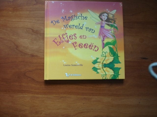 SA.(602) de magische wereld van elfjes en feeen. :  louisa, Boeken, Ophalen of Verzenden, Zo goed als nieuw, Fictie algemeen