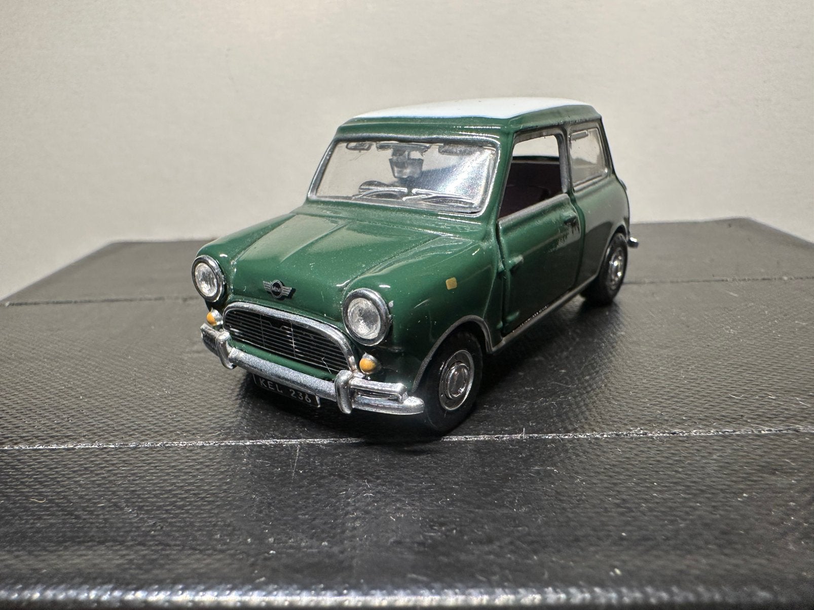 Mini Cooper. Hongwell, Hobby en Vrije tijd, Modelauto's | 1:43, Verzenden, Zo goed als nieuw, Auto