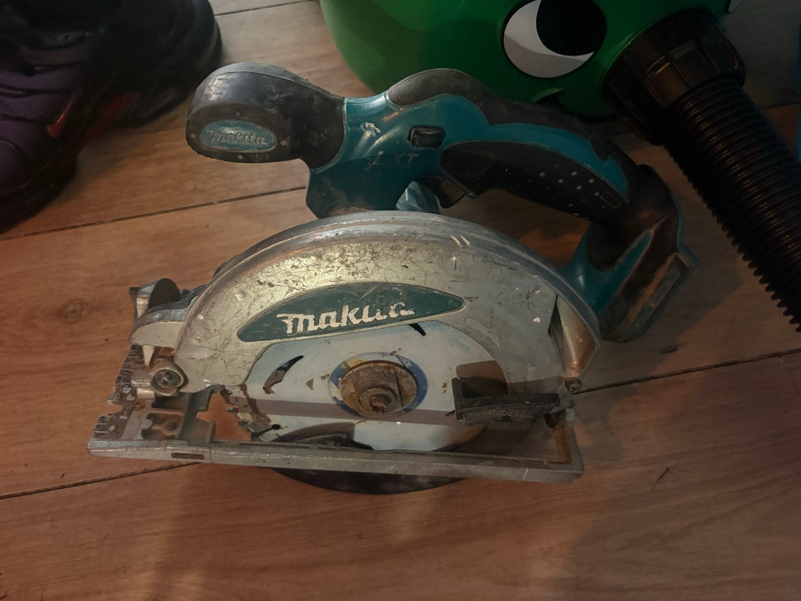 Makita Cirkelzaag - Gebruikt maar functioneel, Doe-het-zelf en Verbouw, Gereedschap | Zaagmachines, Gebruikt, Cirkelzaag, 600 tot 1200 watt