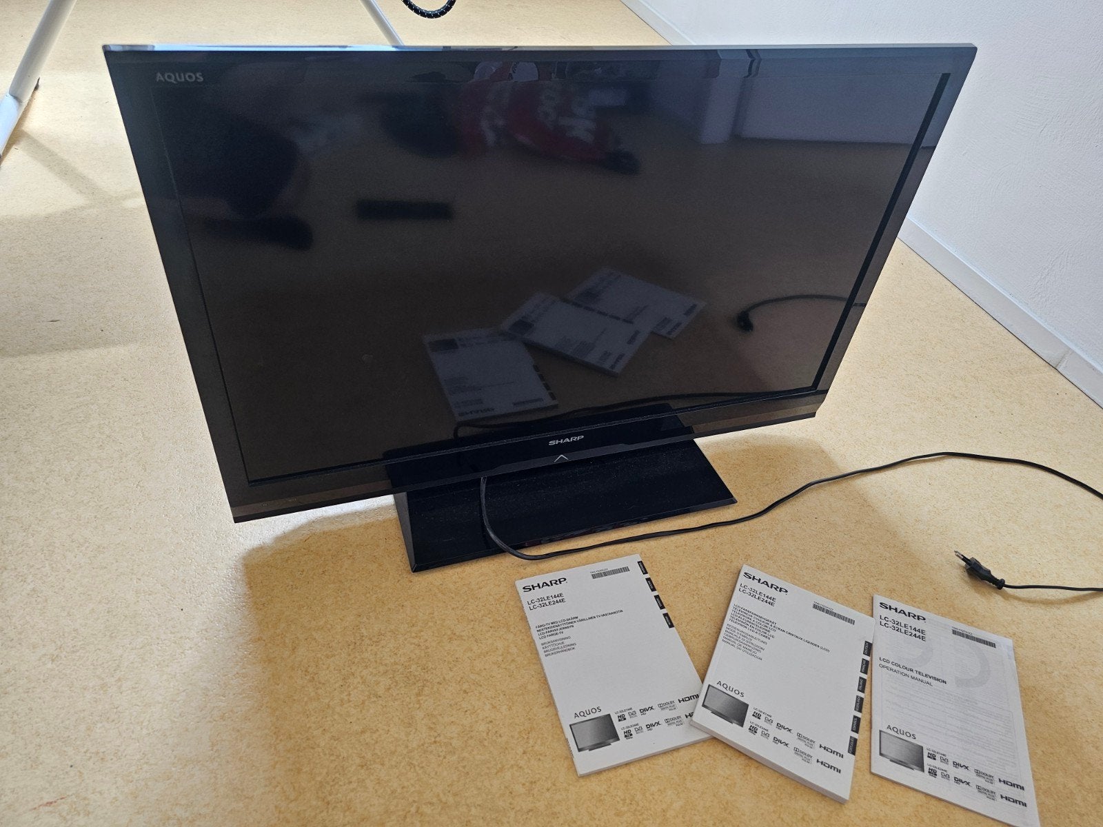 Sharp Aquos LC-32LE144E LCD TV - 80 cm, Audio, Tv en Foto, Televisies, Ophalen, Gebruikt, 50 Hz, 80 tot 100 cm