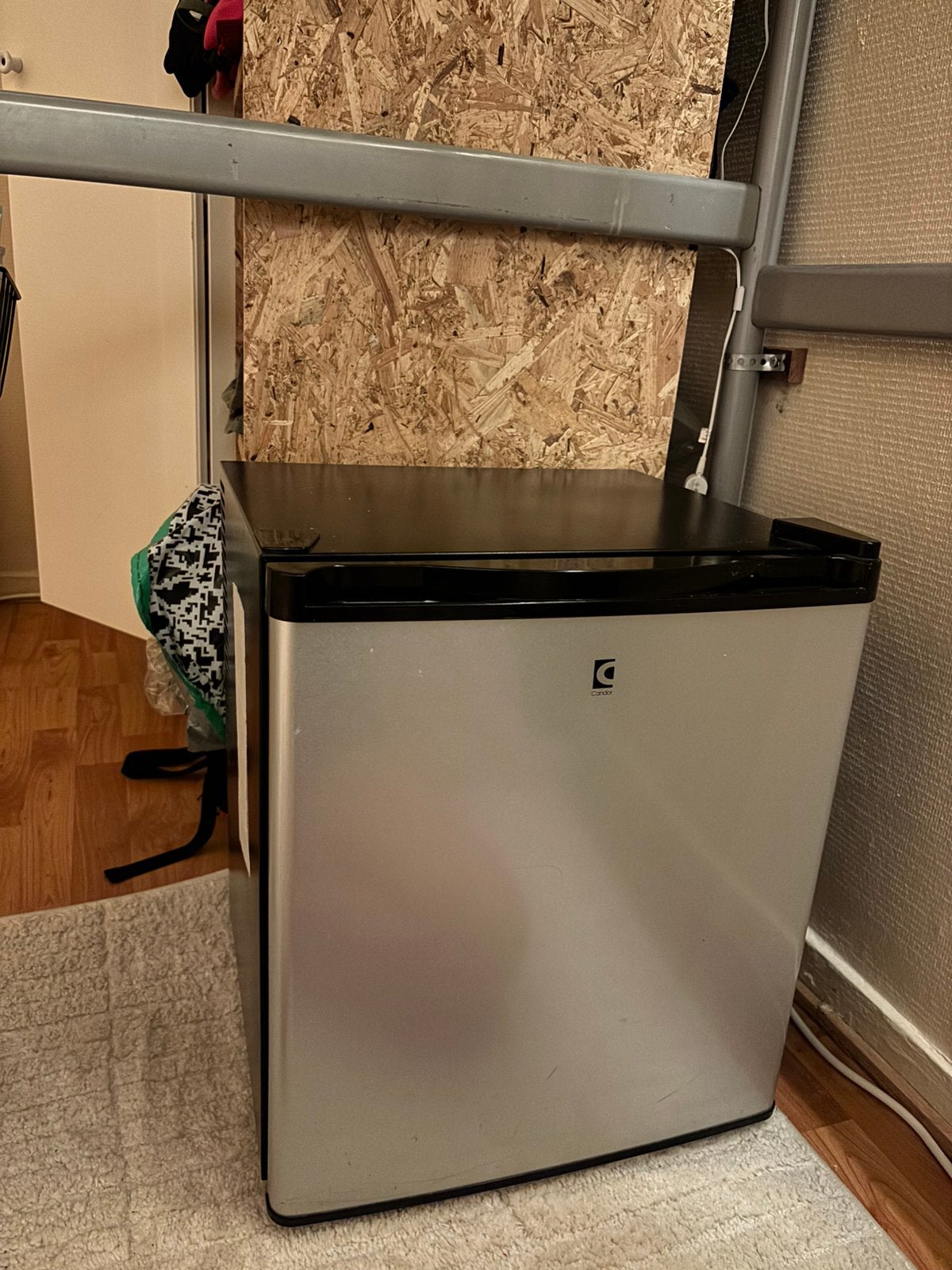 Minikoelkast van Candor CR-40A - Compact en Efficiënt, Ophalen, Minder dan 75 liter, Zonder vriesvak, Gebruikt