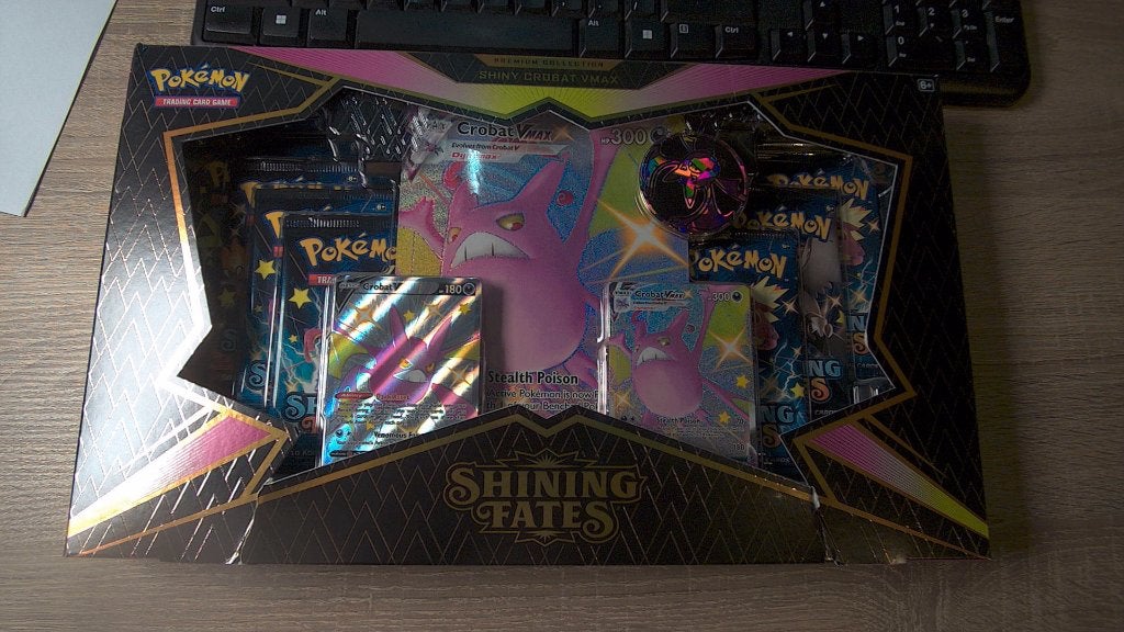 Pokemon Shining Fates: Shiny Crobat VMAX Collection, Ophalen of Verzenden, Zo goed als nieuw, Booster, Foil