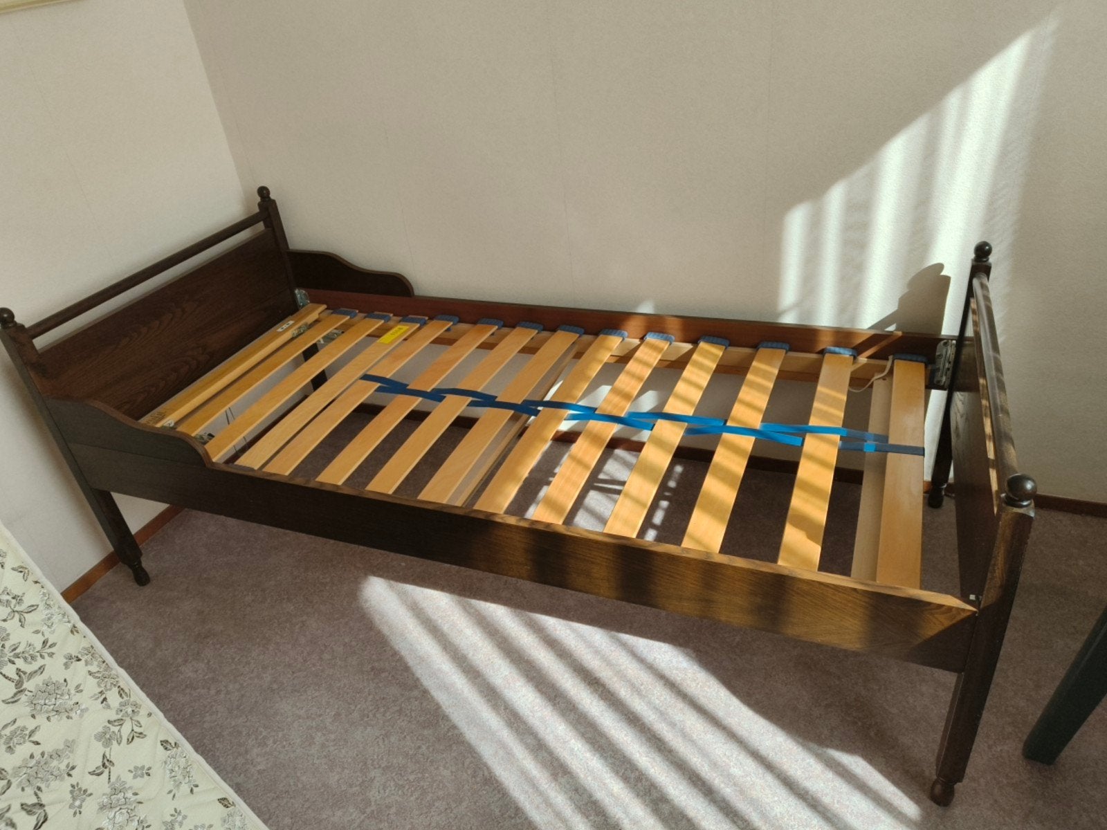 Seniorenbed 90x200cm compleet met matras en lattenbodem., Ophalen, 90 cm, Eenpersoons, Zo goed als nieuw