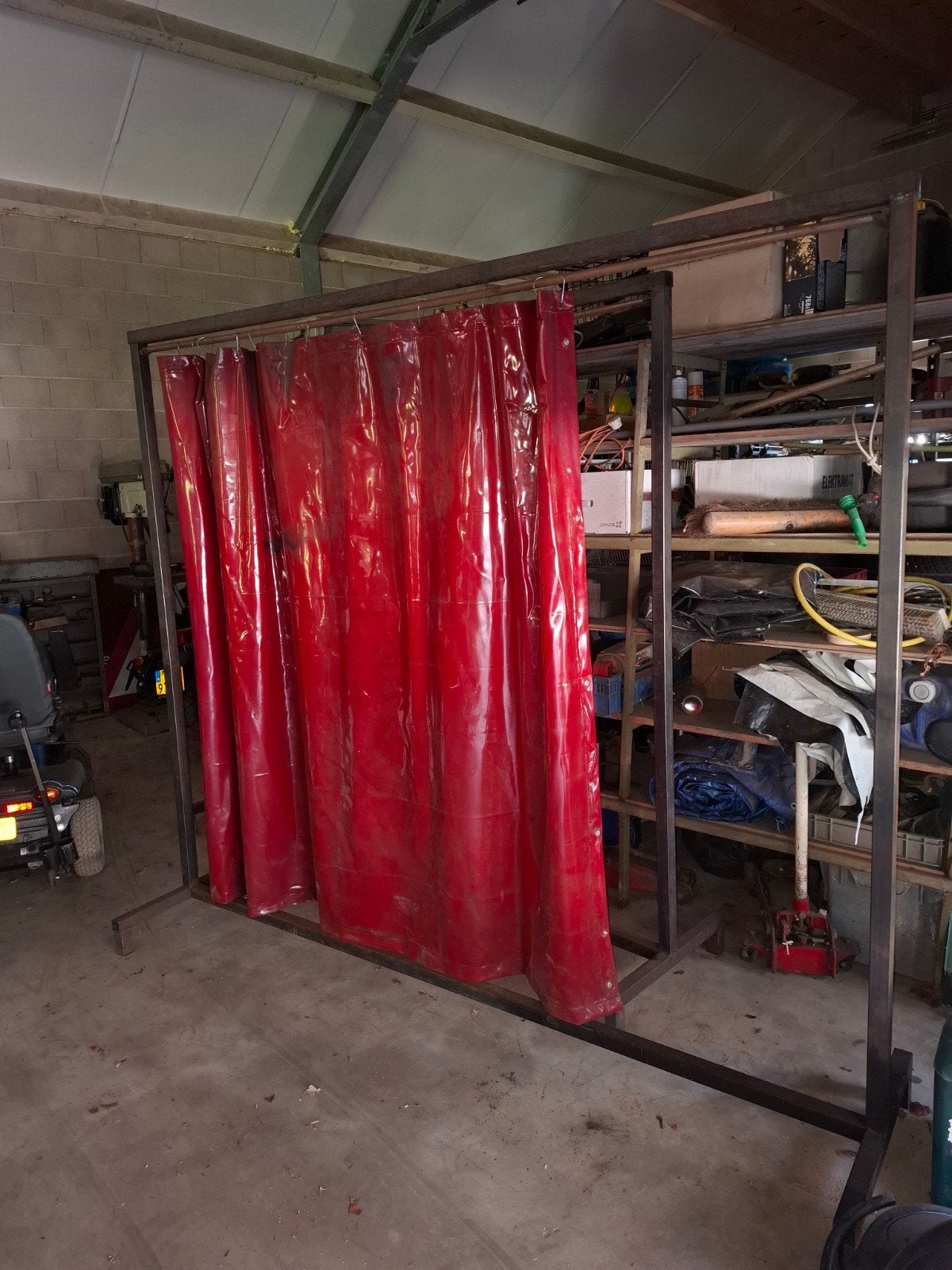 Lasgordijn met frame, Ophalen, Gebruikt