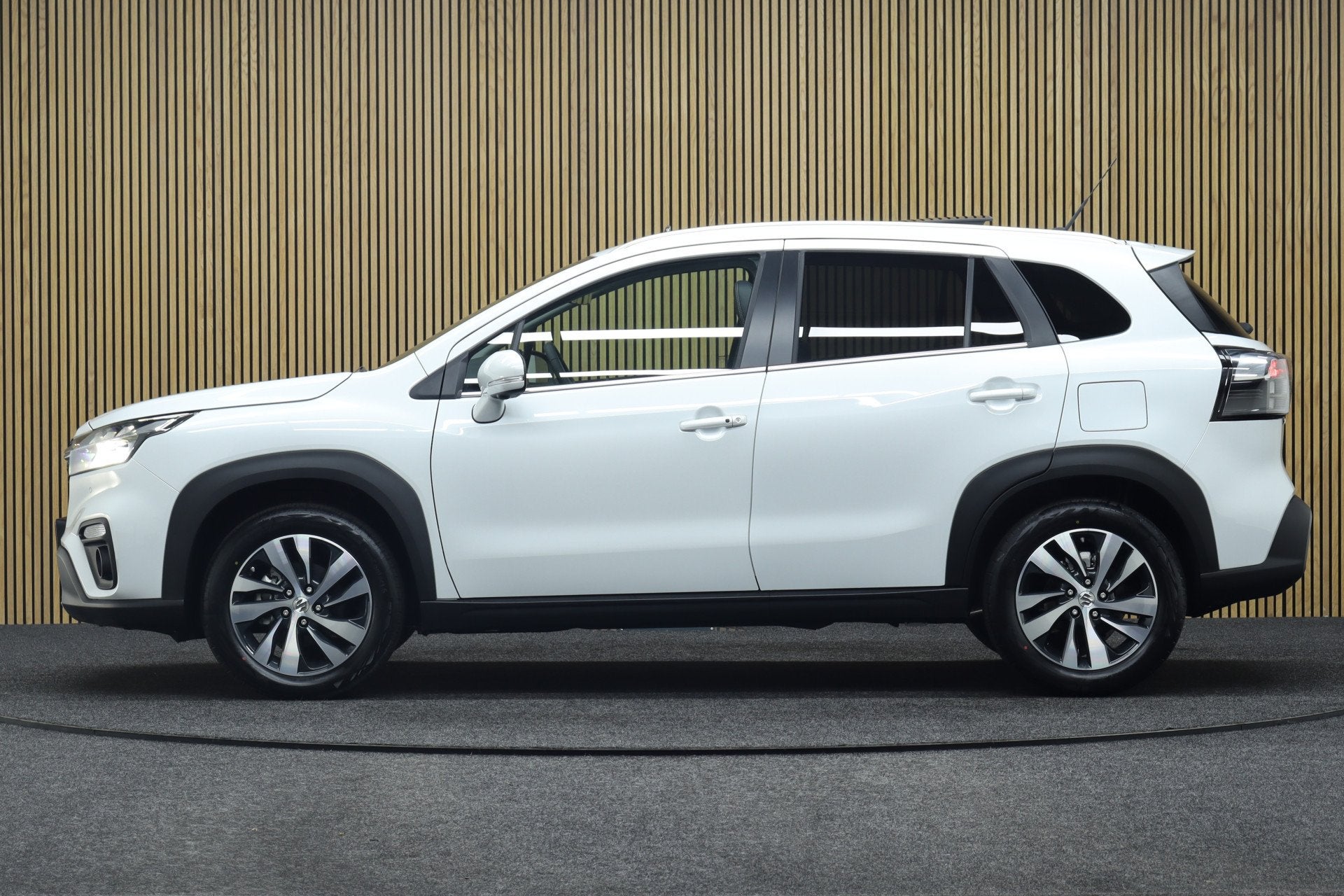 Suzuki S-Cross 1.4 Boosterjet Smart Hybrid Automaat Style |, Auto's, Dealer onderhouden, Zwart, 4 cilinders, 24 maanden