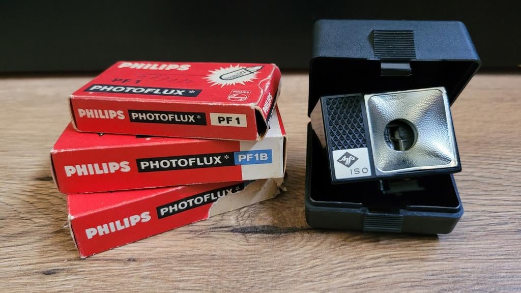 Oude Agfa ISO flitser met Philips Photoflux lampjes, Ophalen of Verzenden