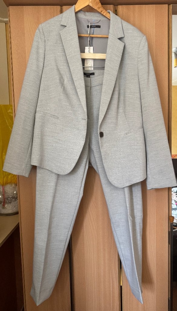 Nieuw lichtgrijs combinatiepak Esprit, Kleding | Dames, Jasjes, Kostuums en Pakken, Kostuum of Pak, Maat 42/44 (L), Nieuw, Ophalen of Verzenden