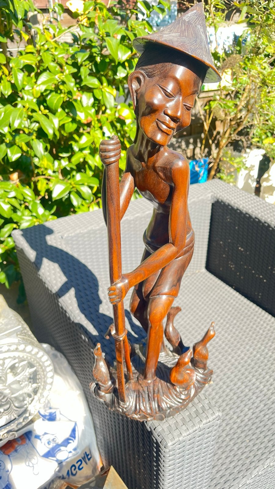 Vintage houten beeld van een visser met hoed, Ophalen of Verzenden, Handgemaakt, 20 - 50 cm, Beeld