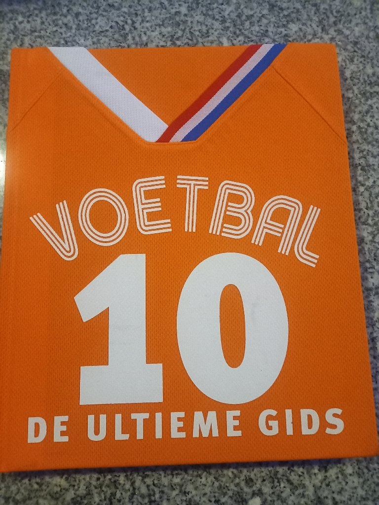 Boek: voetbal 10 de ultieme gids, Ophalen of Verzenden, Zo goed als nieuw, Buitenlandse clubs, Boek of Tijdschrift