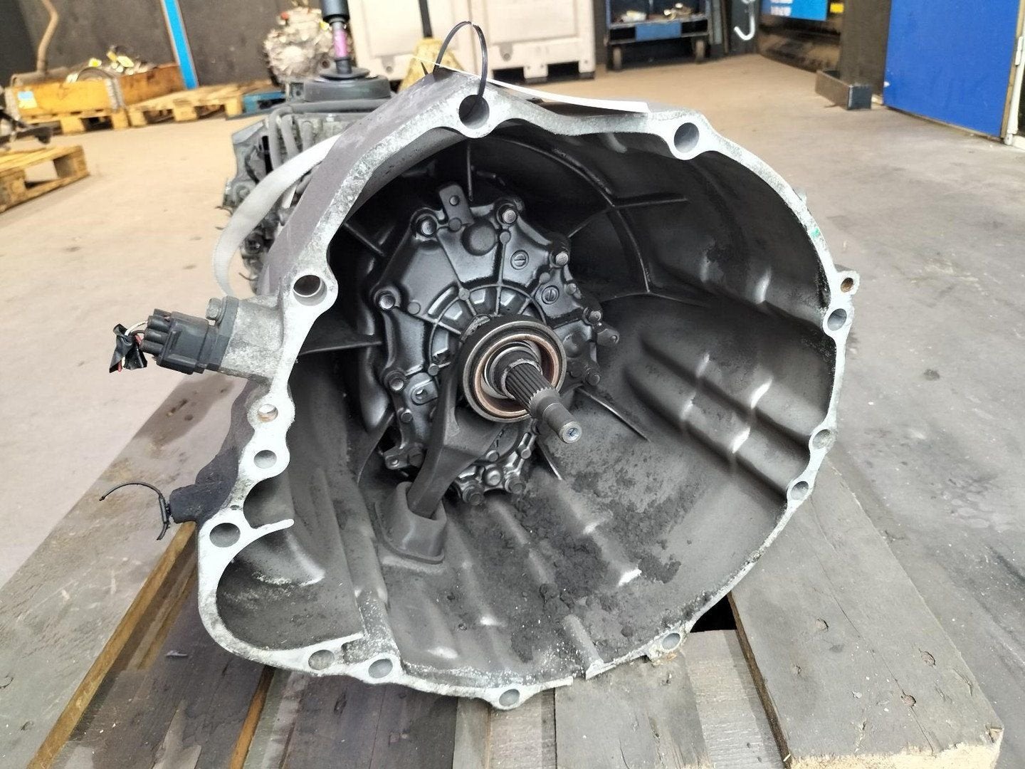 NISSAN NAVARA KING CAB TRANSMISSIE / VERSNELLINGSBAK 2011, Auto-onderdelen, Ophalen of Verzenden, Gebruikt, Stiba lid