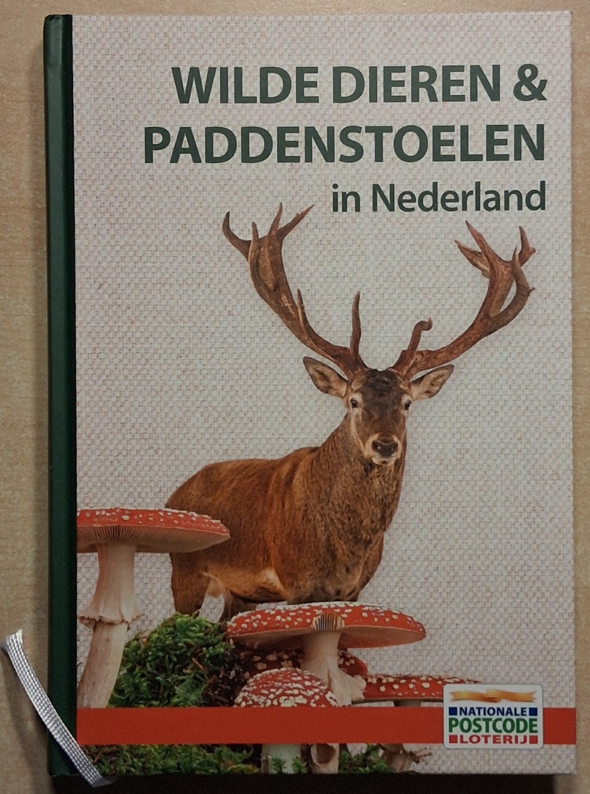 Wilde dieren & paddenstoelen in Nederland, Boeken, Natuur, Ophalen of Verzenden, Zo goed als nieuw