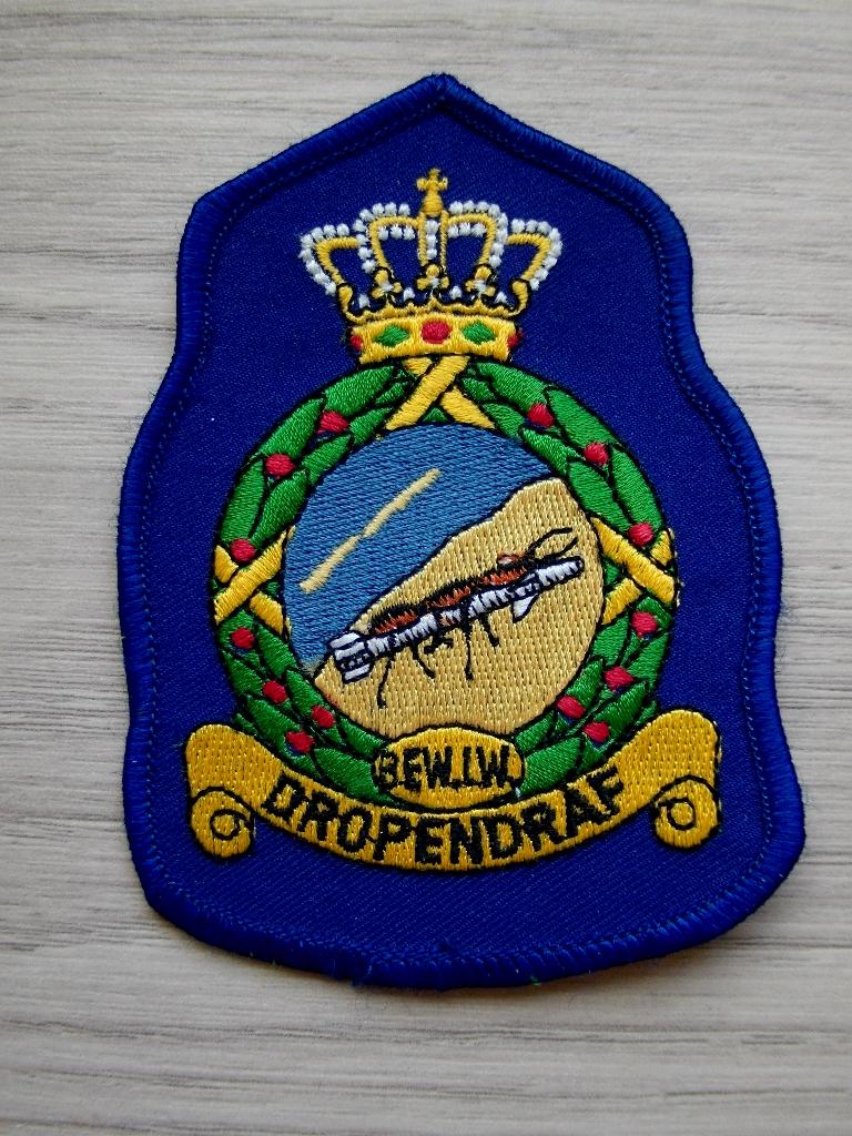 Kroon patch Armament Grp. Bewapening Vliegbasis Leeuwarden, Verzamelen, Verzenden, Luchtmacht, Nederland, Embleem of Badge