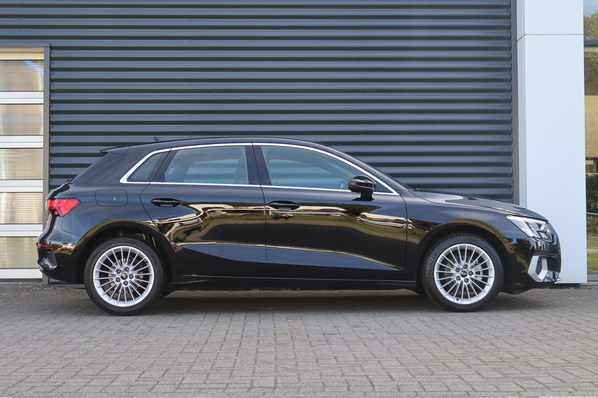 Audi A3 Sportback 30 TFSI 110pk Advanced Edition | Cruise co, Auto's, Stof, Gebruikt, Zwart, Origineel Nederlands