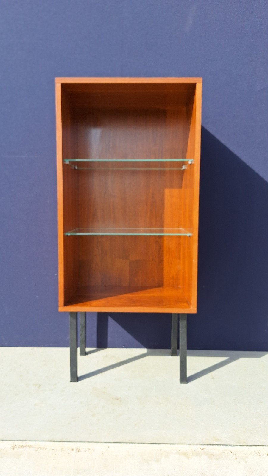 vintage Omnia kast, kastje op zwart metalen pootjes, Gebruikt, Vintage, Ophalen of Verzenden, Nvt