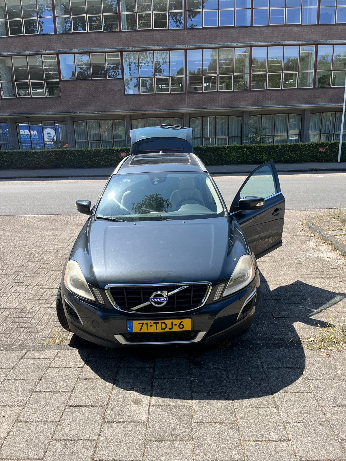 Volvo XC60 D4 2.0 | APK t/m mei 27 | Grote beurt recent, Voorwielaandrijving, Euro 5, 1624 kg, Beige