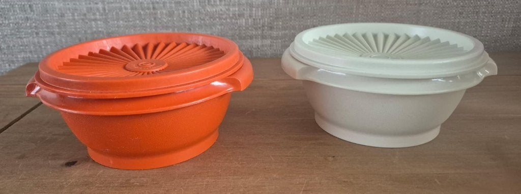 Tupperware trommel met sterdeksel/zonnedeksel Oranje Crème, Ophalen of Verzenden, Crème, Bus of Trommel, Met deksel