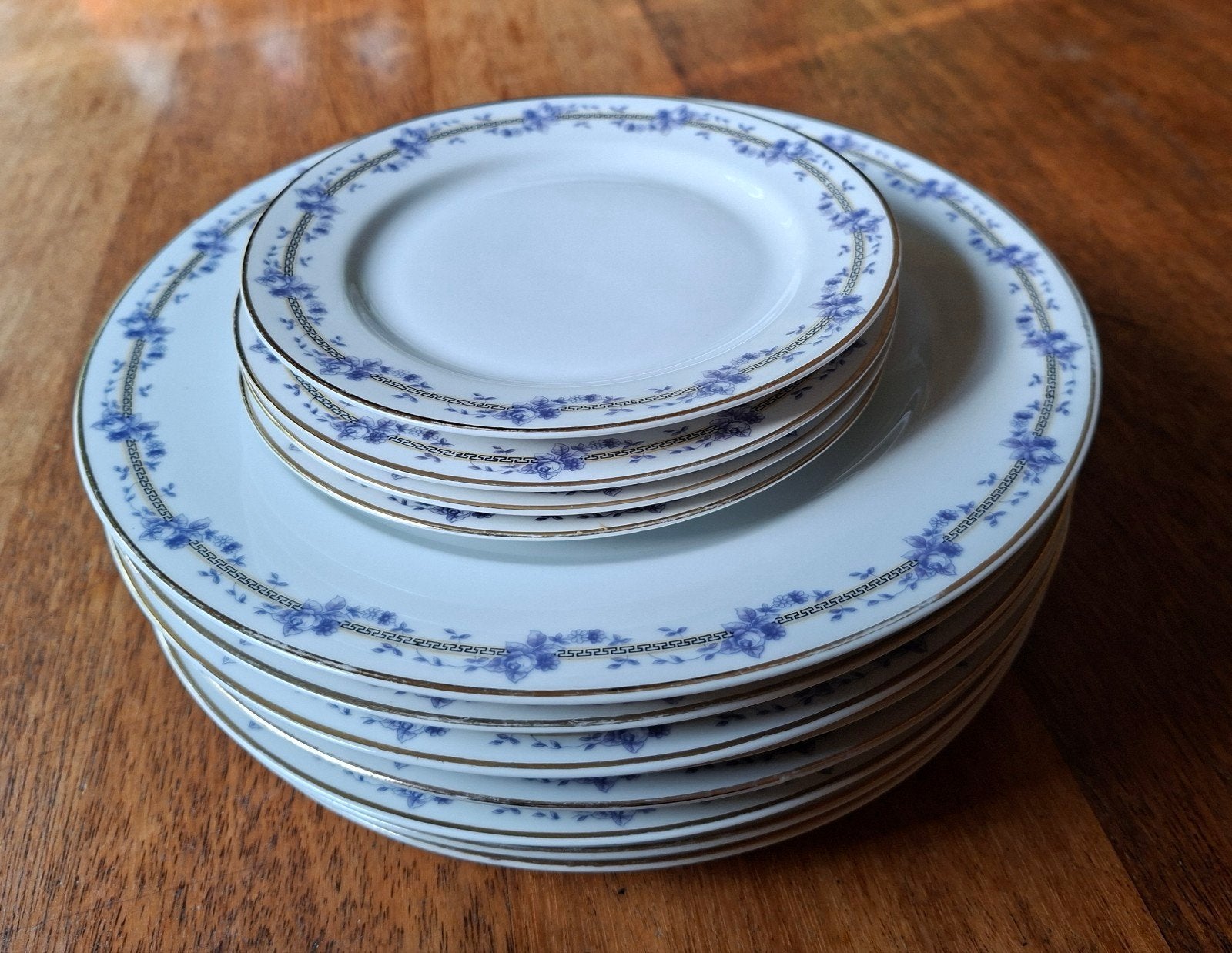 8 antieke dinerborden met 4 schotels, Antiek en Kunst, Ophalen of Verzenden