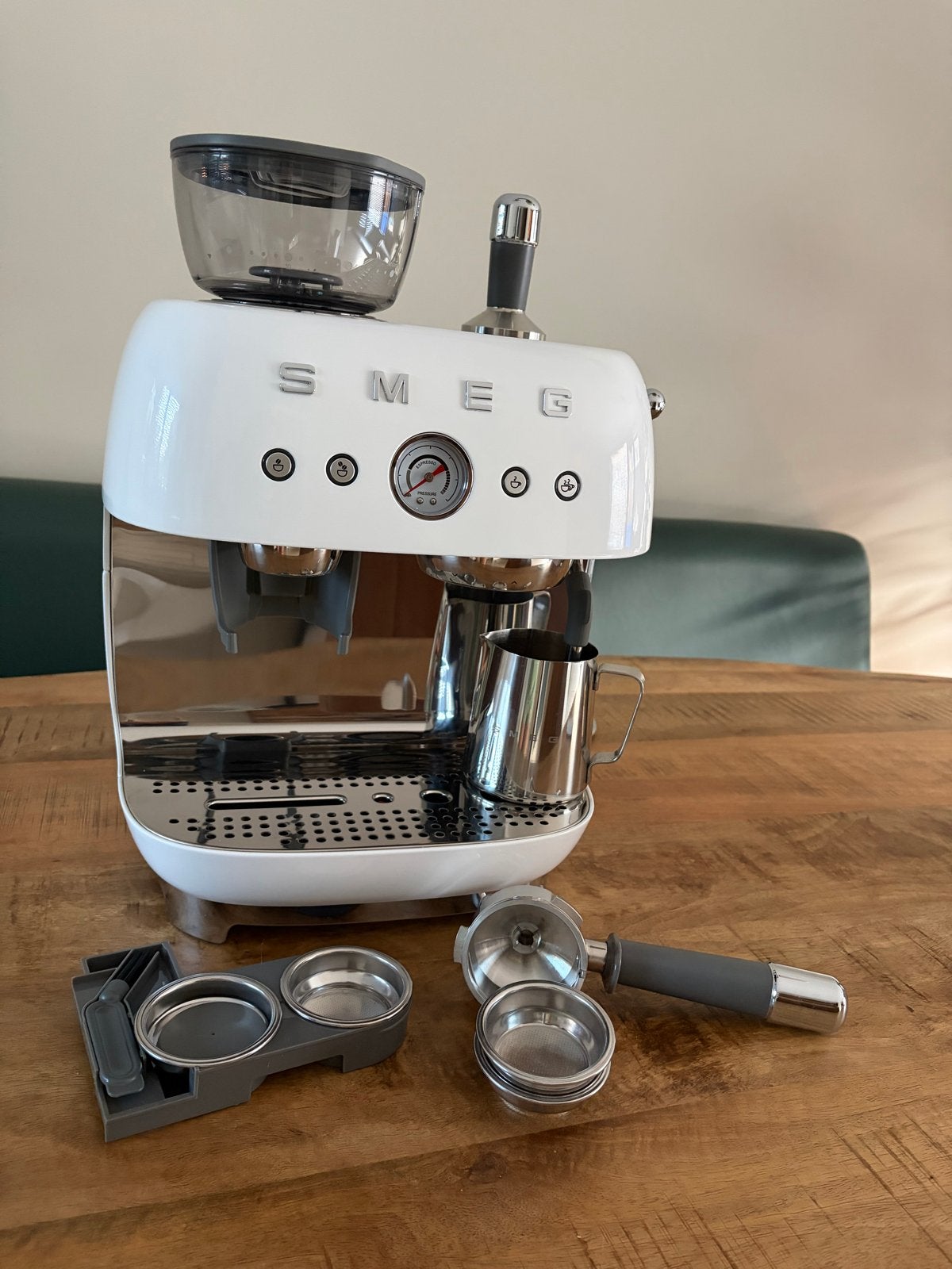 Smeg Espressomachine met geïntegreerde bonenmaler, Witgoed en Apparatuur, Koffiezetapparaten, Ophalen, Afneembaar waterreservoir
