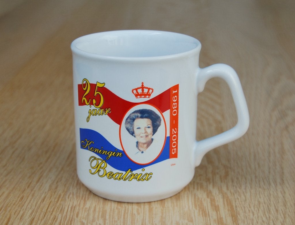 Beker Beatrix 25 jaar, Ophalen of Verzenden, Nieuw, Nederland, Servies