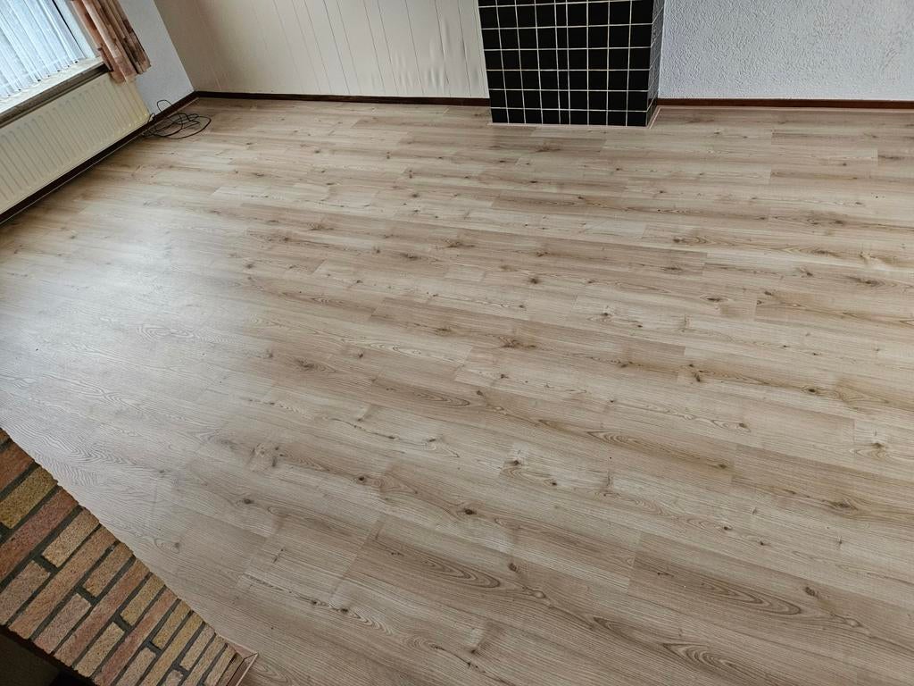 Laminaat lichte houtstructuur voor ruim 20 m2, Huis en Inrichting, Stoffering | Vloerbedekking, Ophalen, Gebruikt, 25 tot 50 m²