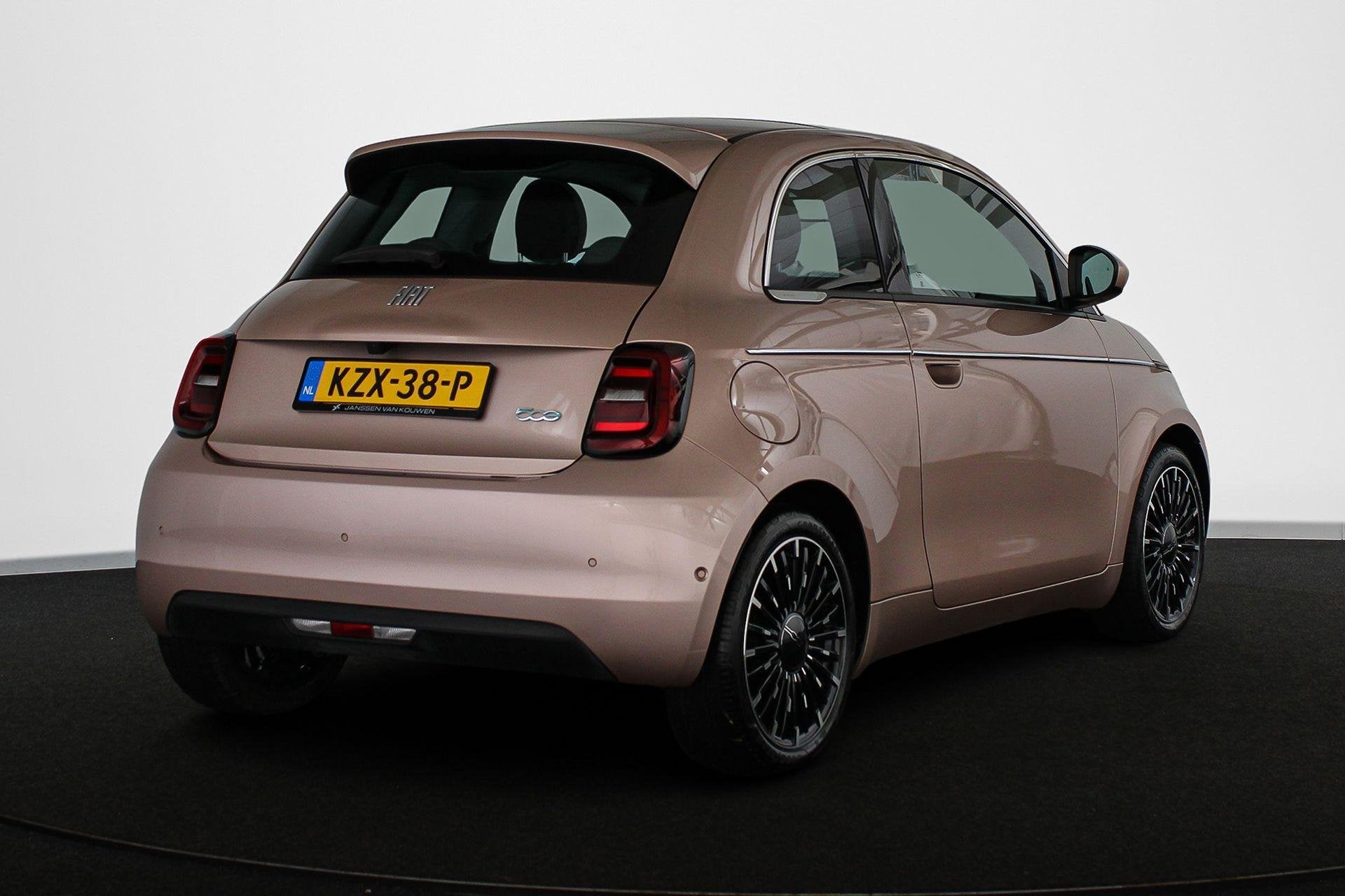 Fiat 500 La Prima 42 kWh Pano Leder Stoelverwarming JBL Came, Gebruikt, 4 stoelen, https://media-marktplaats.export.dv.nl/23956429086/document-1.pdf