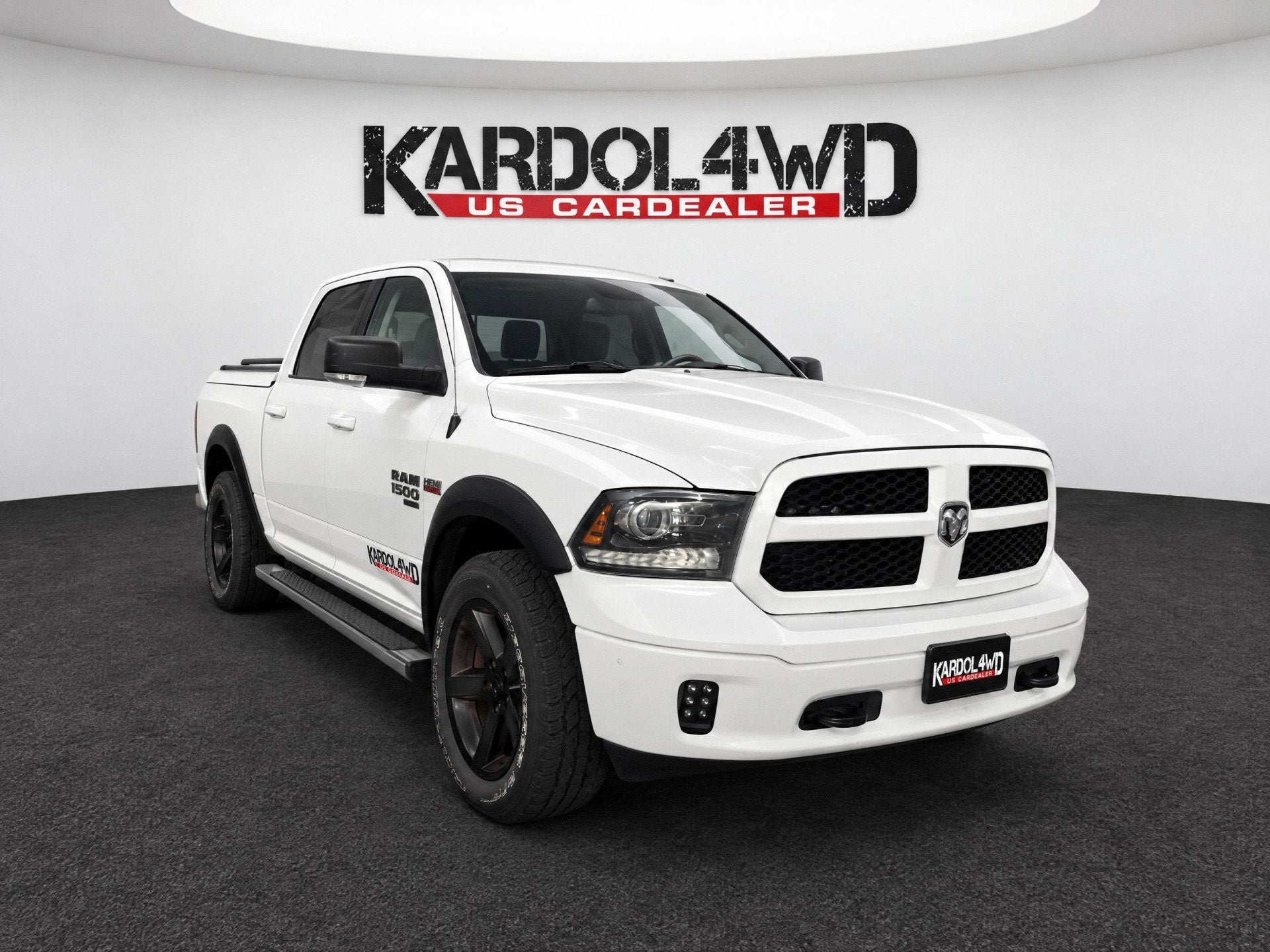 Dodge Ram 1500 5.7 V8 4x4 Quad Cab 6'4 Laramie | Tonneau cov, Auto's, Automaat, 2706 kg, Gebruikt, 5654 cc