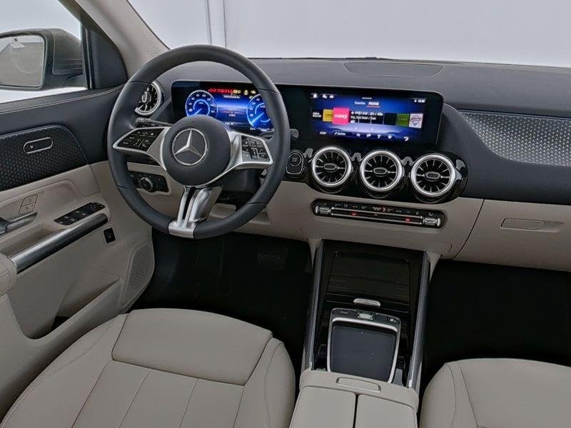 Mercedes-Benz EQA 250+ | Luxury | Trekhaak Wegklapbaar | Sfe, Auto's, Mercedes-Benz, Lane Keeping Assist, Stof, Gebruikt, Beige