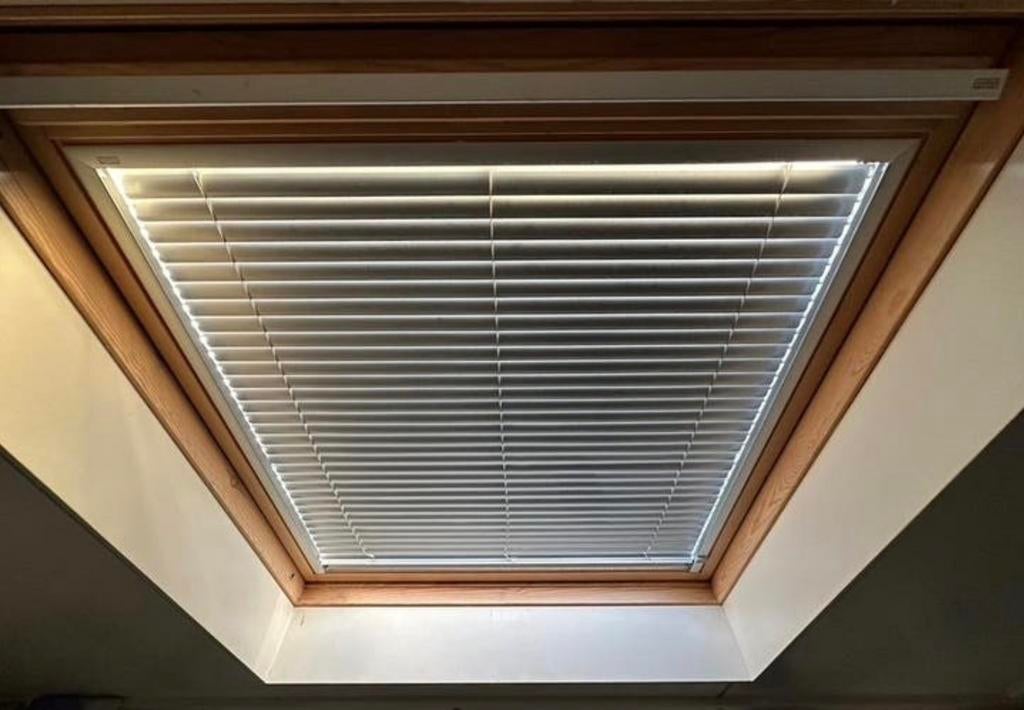 2 keer VELUX Jaloezie voor dakraam S06, 606, 04, Ophalen, Zo goed als nieuw, 50 tot 100 cm, Minder dan 100 cm