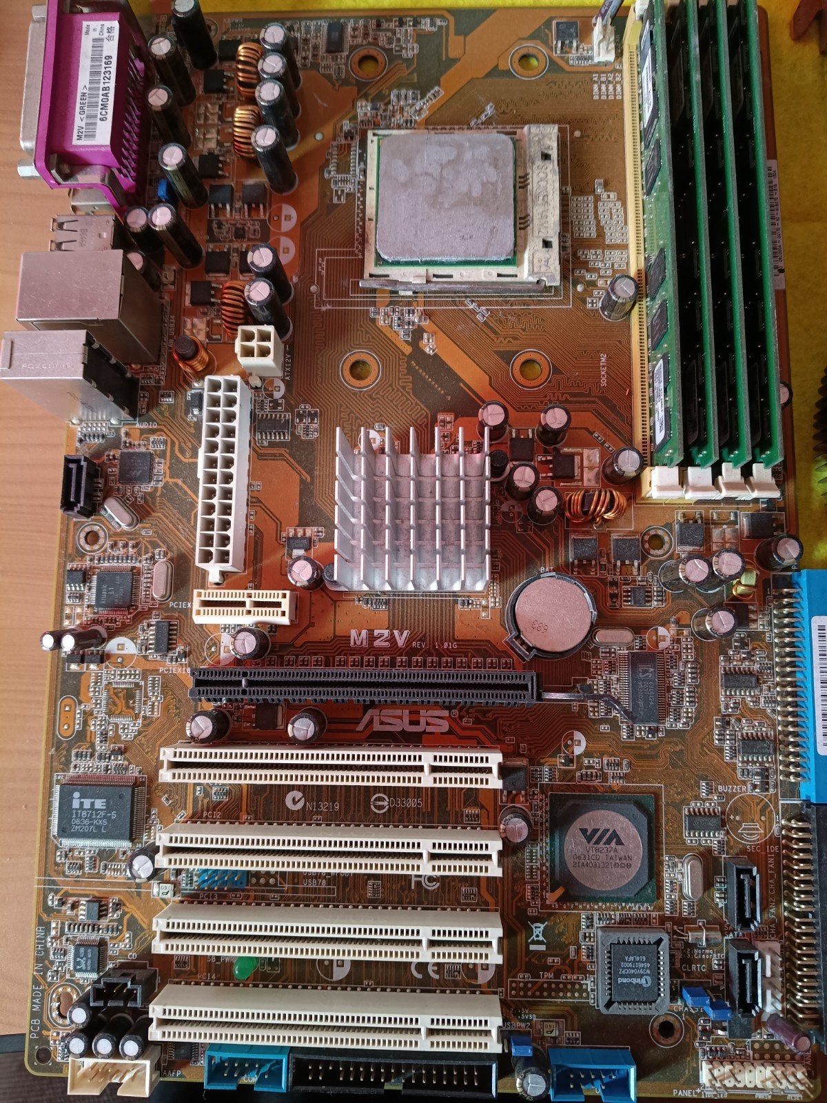 Oude PC onderdelen: Moederbord, CPU koelers, GPU, Gebruikt, DDR2, ATX, Overige typen