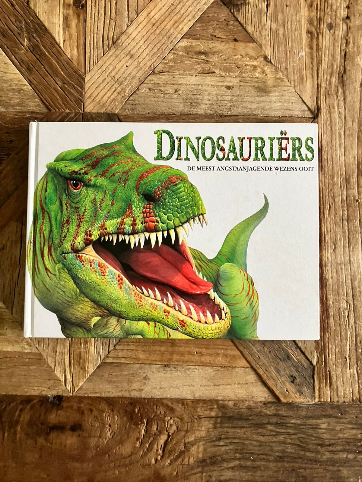 Dinosauriërs de meest angstaanjagende wezens ooit, Ophalen of Verzenden, Zo goed als nieuw, Non-fictie