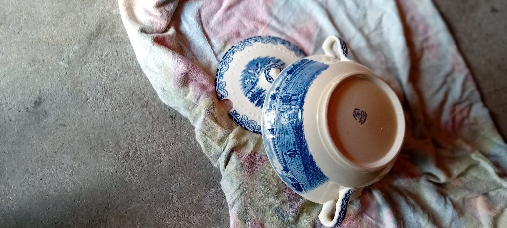 Boerenhoeve grote dekschaal met deksel, Ophalen of Verzenden